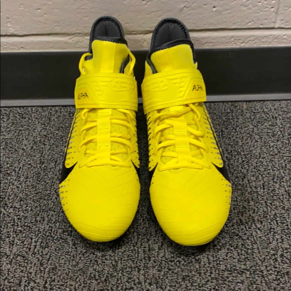 Nike Alpha Pro 2 Mid Cleats